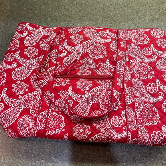 🆕 Vera Bradley Black/White Bandana “Vera” Tote Bag - Picture 2 of 6